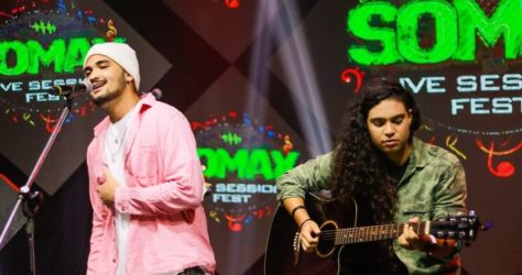 Navi Melo em apresentaão na noite da Somax Live Session